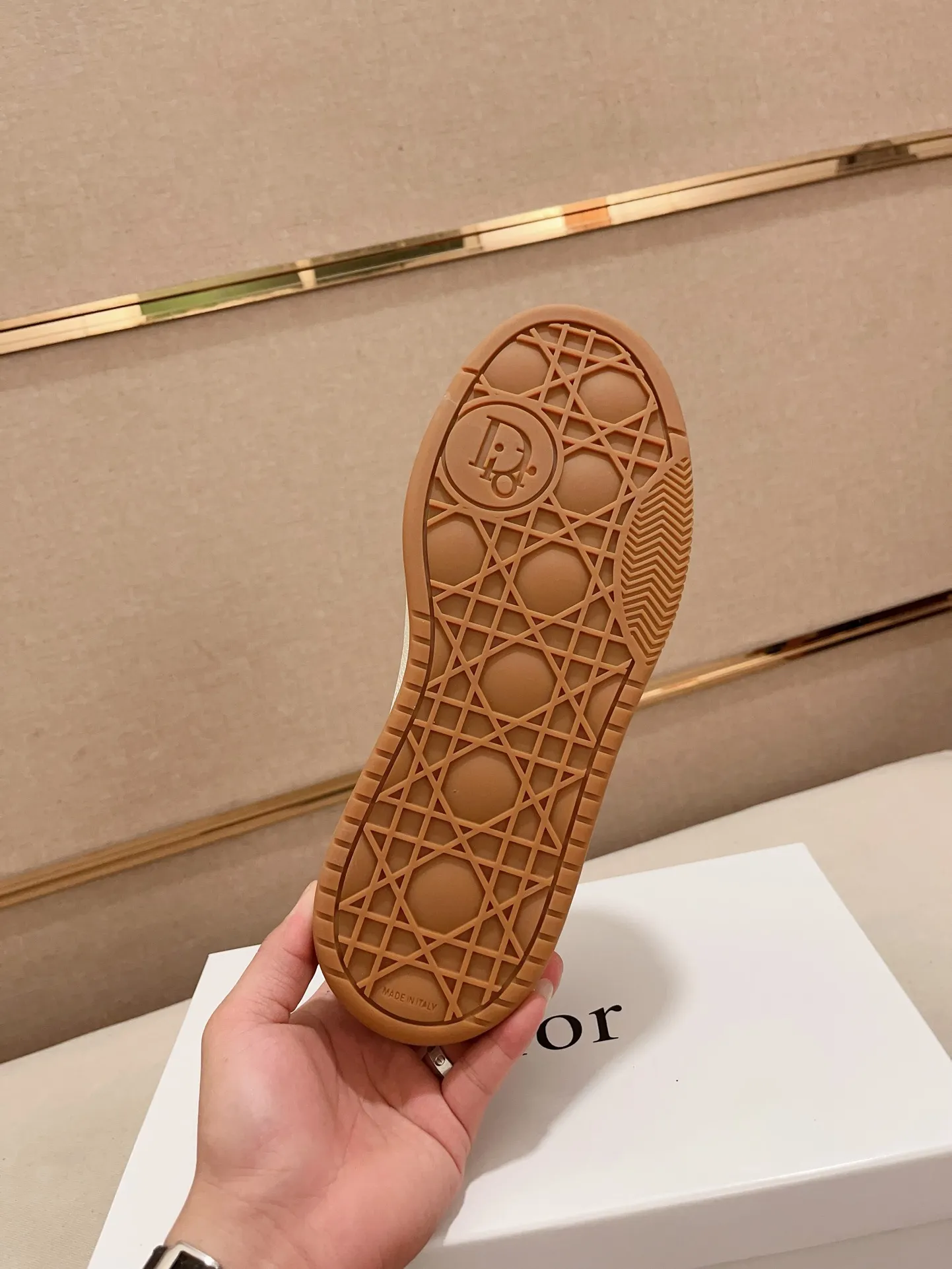 Factory price: 420💰[Dior·Dior] New casual sports style men's shoes, new spring and summer design, perfect workmanship, lace-up lazy style to create wardrobe quality, upper: imported first-layer cowhide, sheepskin lining is soft and comfortable, ultra-light TPU wear-resistant outsole, simple, versatile fashion men's shoes, excellent color code number 38--44. (Can be customized for 45 non-refundable)